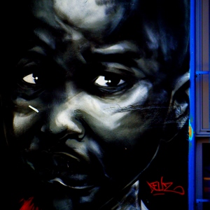 Visage d'enfant noir à l'air triste - France  - collection de photos clin d'oeil, catégorie streetart